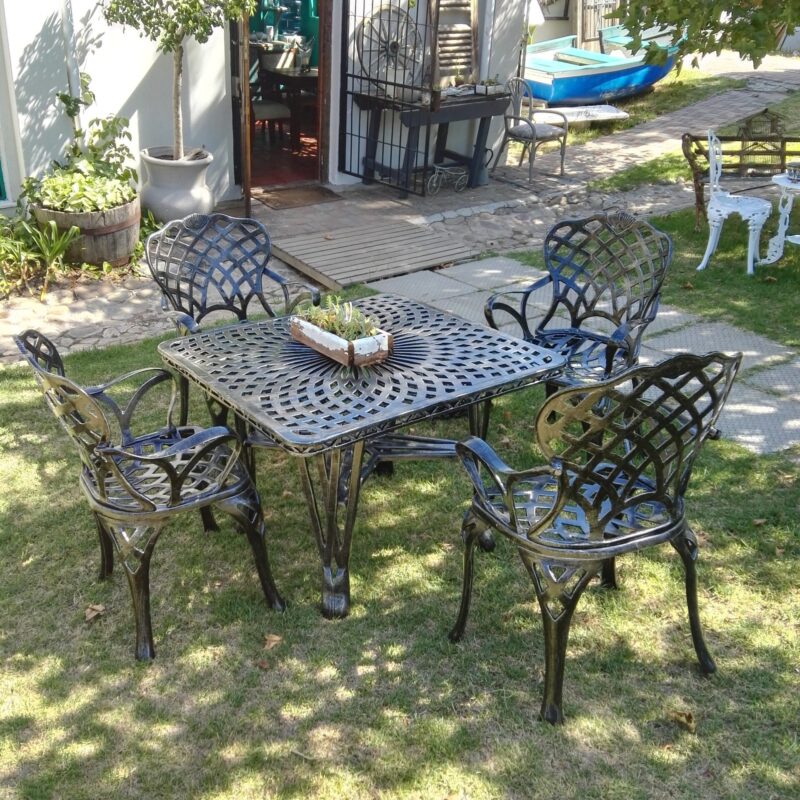 Four-Seater Cast Aluminium Patio Furniture Crystal Set with 100cmx100cm Square Crystal Table