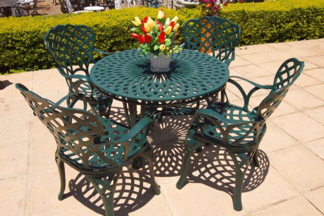 Four-Seater Cast Aluminium Patio Furniture Crystal Set with 100cm Round Crystal Table